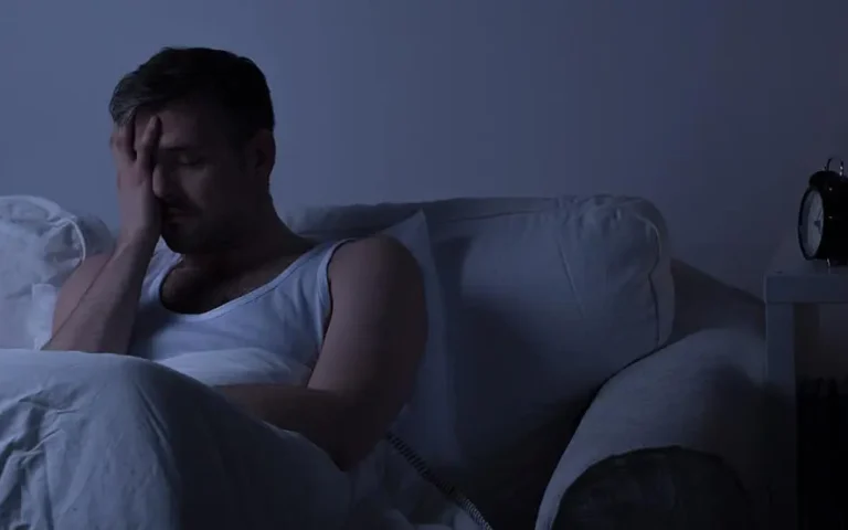 Hombre con insomnio